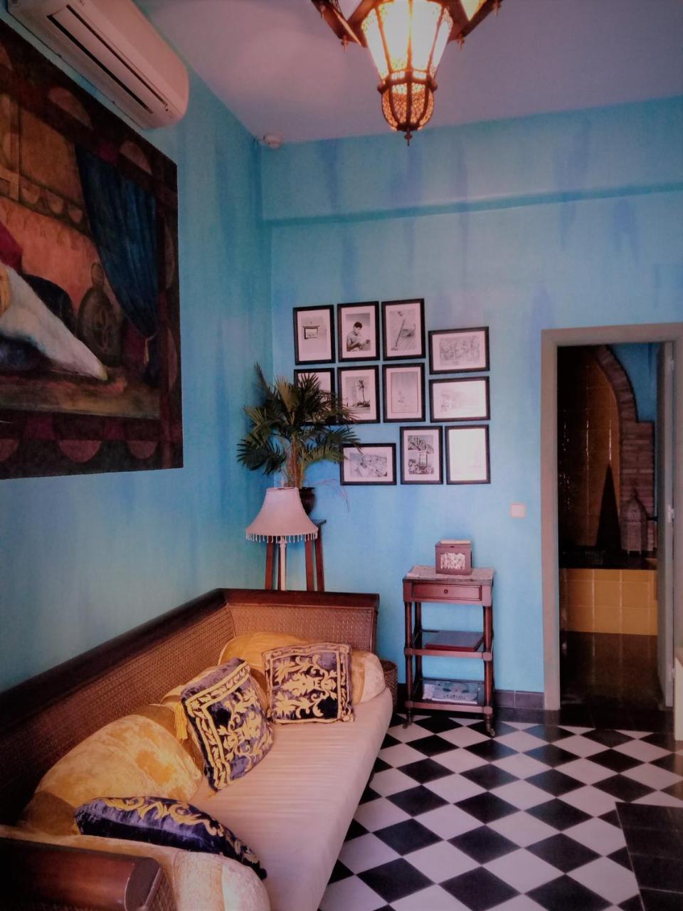 Hotel Utopia